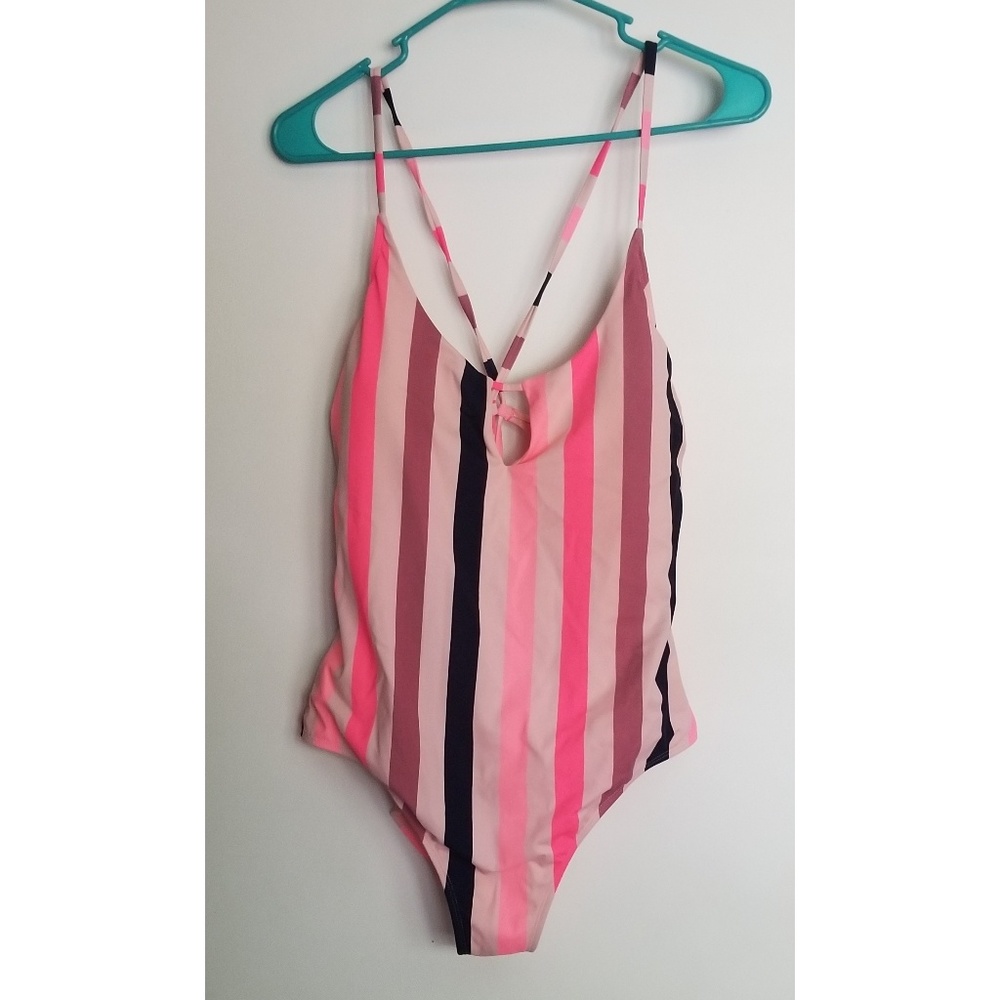 Xhileration | Striped one piece - Picture 2 of 3